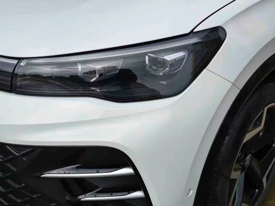 Volkswagen Tiguan L Tiguan L 2024 Pro 330TSI 2WD R-Line Smart Edition 2024 — thumbnail 3