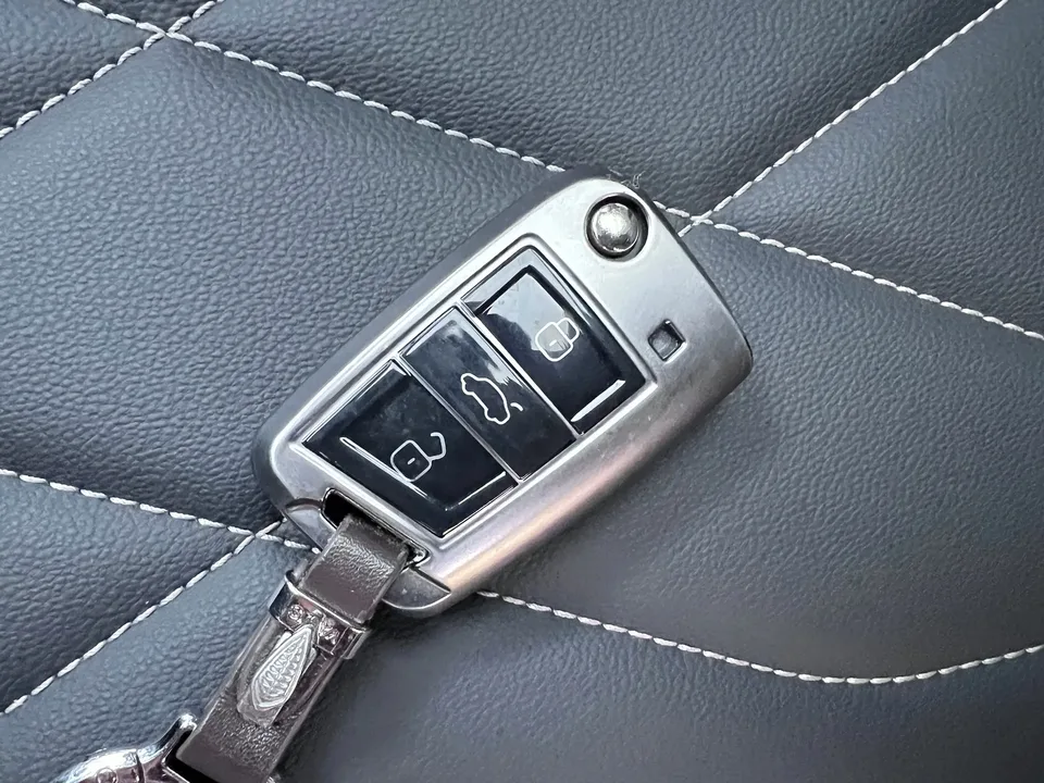 Volkswagen Tiguan L Outstanding 300TSI 2WD Longteng Edition 2025 — миниатюра 3