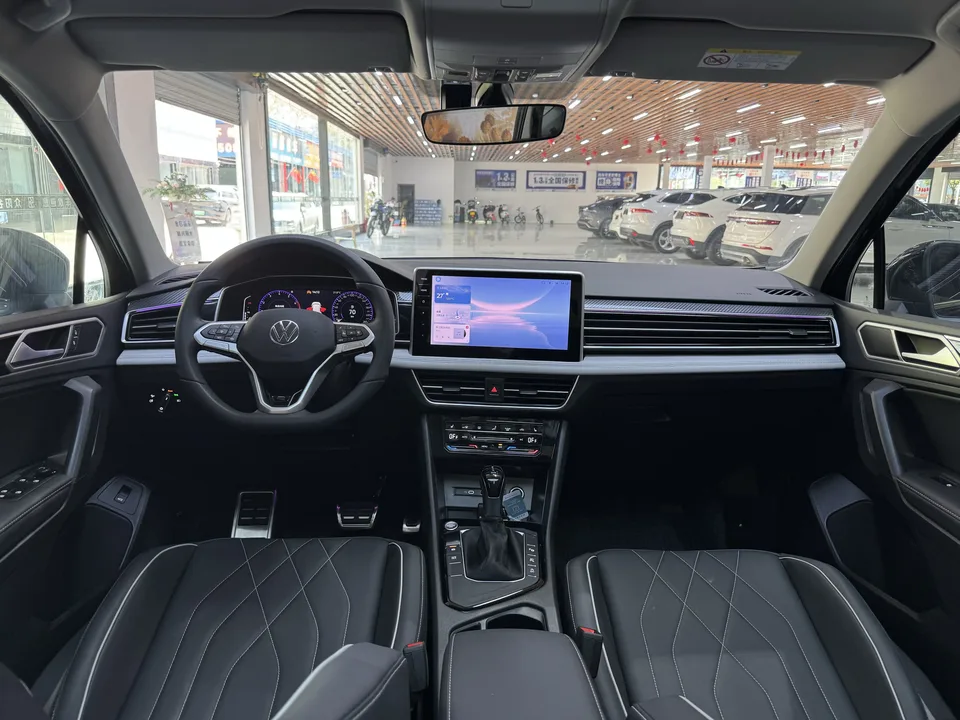 Volkswagen Tiguan L Tiguan L 2025 Outstanding 330TSI 2WD R-Line Dragon Glory Edition 2026 — thumbnail 4