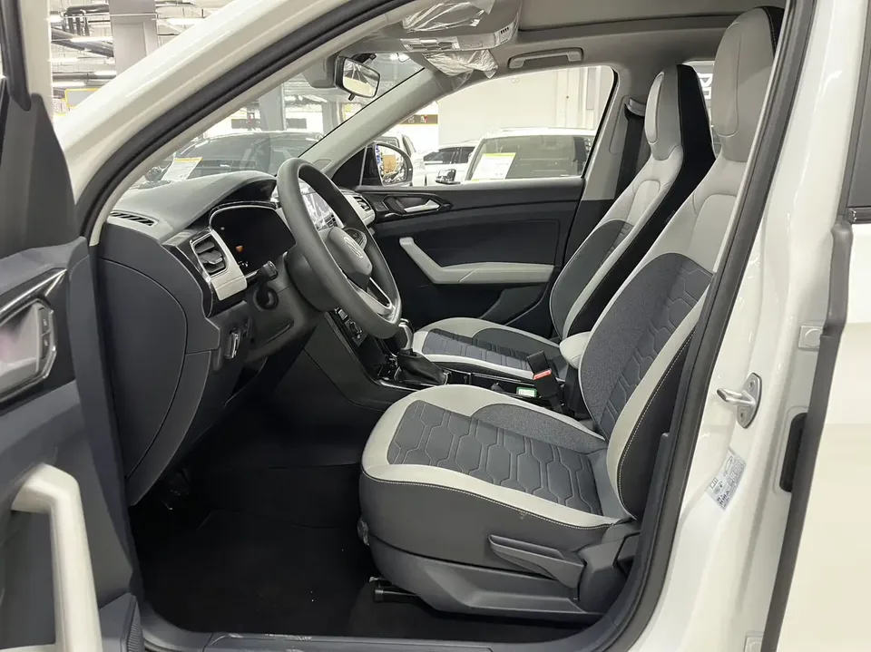 Volkswagen Tharu tuyue 2025 New 1.5L Sharp Edition 2025 — миниатюра 3