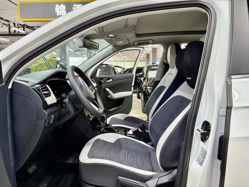 Volkswagen Tharu tuyue 2026 New 1.5L Sharp Edition 2025 — thumbnail 3