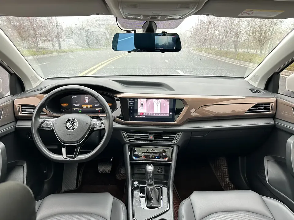 Volkswagen Tharu 280TSI 2WD Luxury Edition 2022 — миниатюра 5