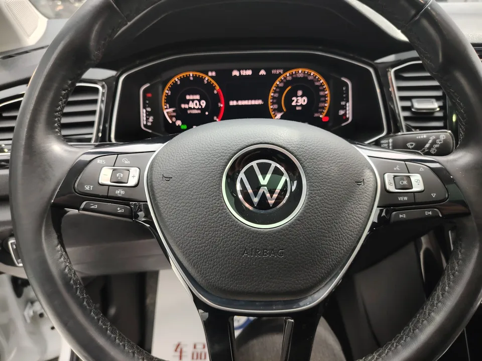 Volkswagen T-Roc Tange 280TSI DSG two-wheel drive comfort PLUS 2022 — миниатюра 3