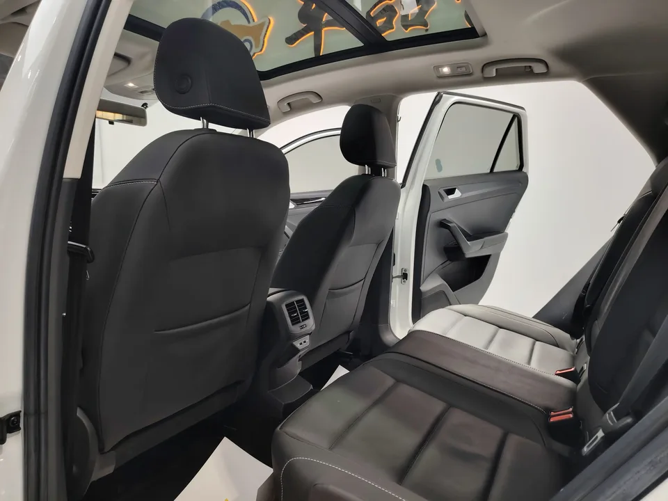 Volkswagen T-Roc Tange 280TSI DSG two-wheel drive comfort PLUS 2022 — миниатюра 4