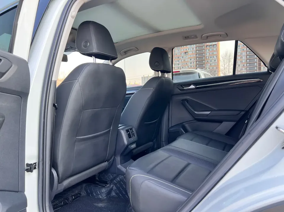 Volkswagen T-Roc Tange 280TSI DSG two-wheel drive comfort PLUS 2023 — миниатюра 3