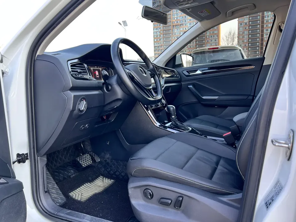 Volkswagen T-Roc Tange 280TSI DSG two-wheel drive comfort PLUS 2023 — миниатюра 5