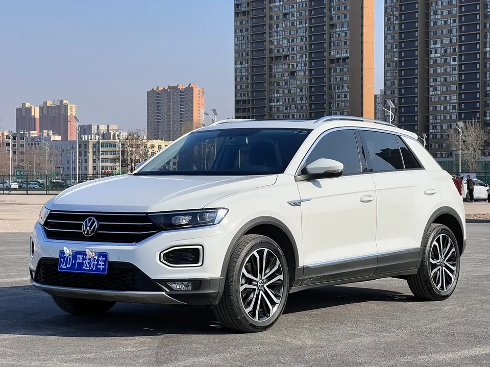 Volkswagen T-Roc Tange 280TSI DSG two-wheel drive comfort PLUS 2023 — фото 1, купить с доставкой в Москву