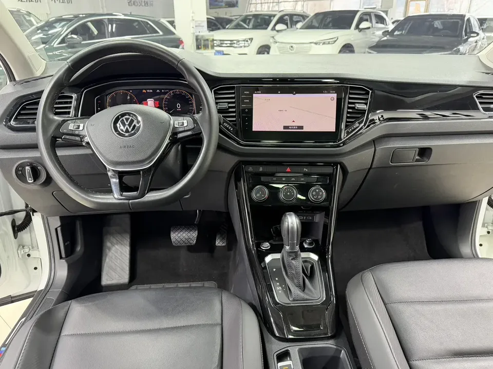 Volkswagen T-Roc Tange 280TSI DSG two-wheel drive comfort PLUS 2022 — миниатюра 5