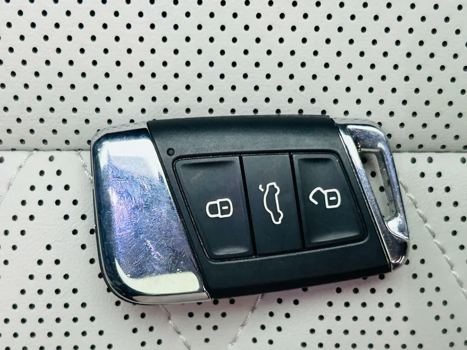 Volkswagen Magotan Magotan 2023 2 million commemorative edition 330TSI DSG luxury model 2022 — миниатюра 3