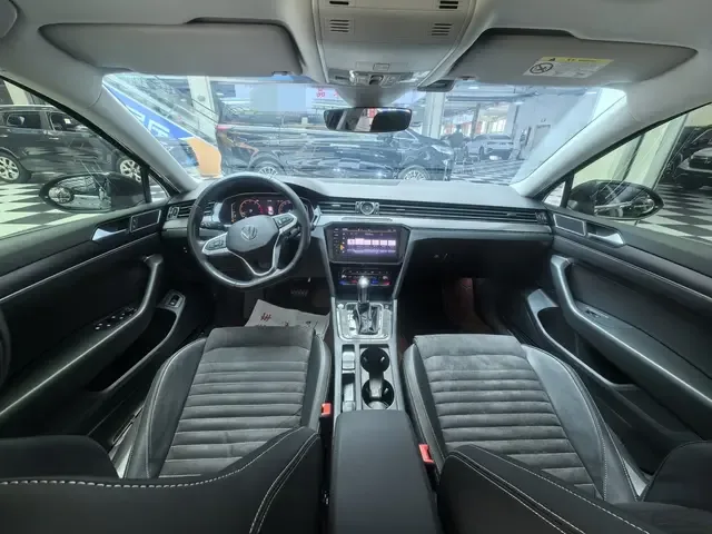 Volkswagen Magotan Magotan 2020 380TSI DSG Luxury Edition 2022 — миниатюра 5