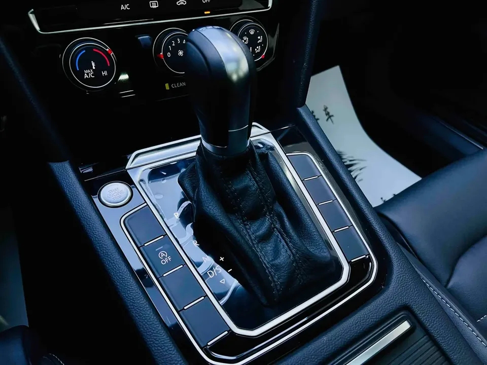 Volkswagen Magotan Magotan 2023 2 million commemorative edition 280TSI DSG comfort model 2025 — миниатюра 3