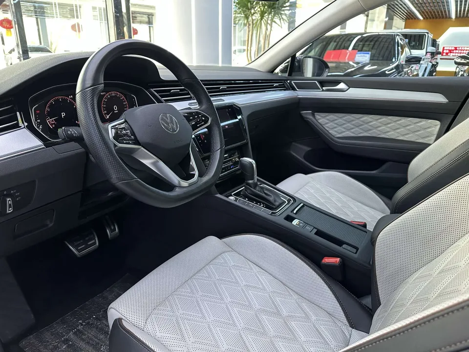 Volkswagen Magotan 2 million units public enjoyment model 330TSI DSG luxury model 2024 — миниатюра 5