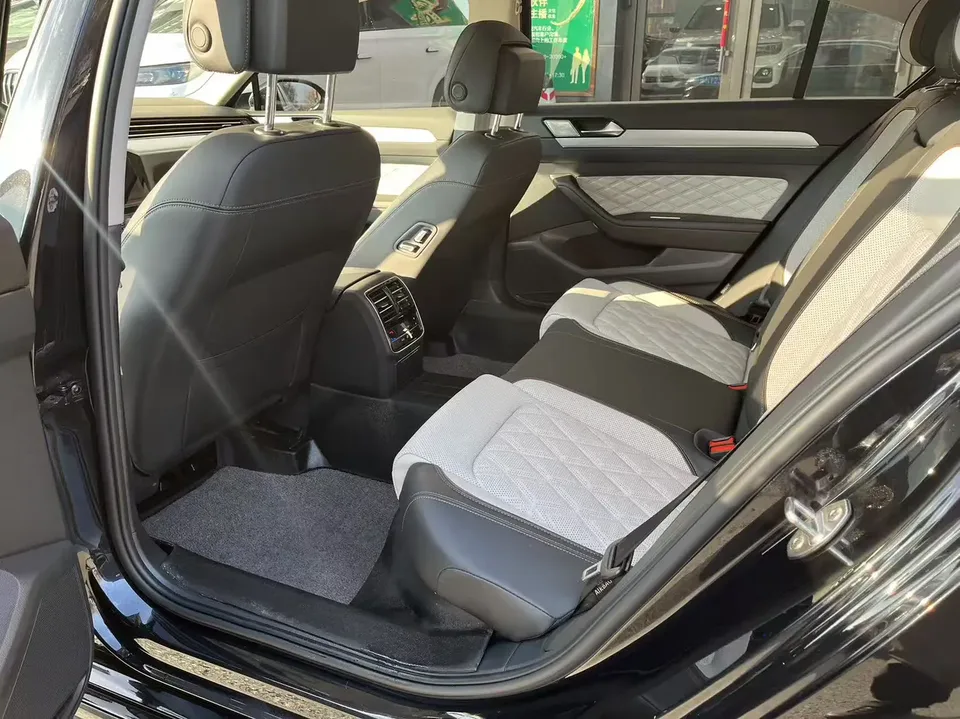Volkswagen Magotan 2 million units public enjoyment model 330TSI DSG luxury model 2024 — миниатюра 3