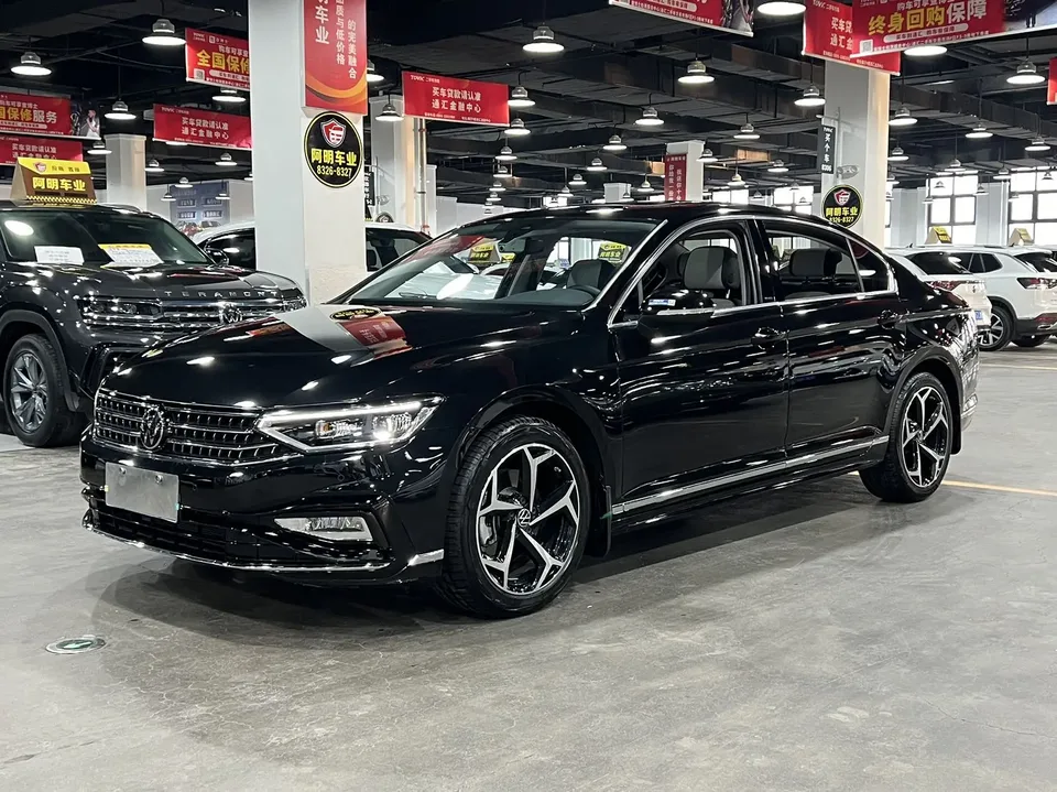 Volkswagen Magotan 2025