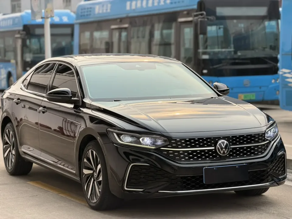 Volkswagen Passat Passat 2022 330TSI Starry Sky Deluxe Edition 2022 — миниатюра 3