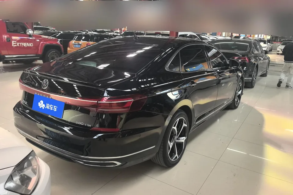 Volkswagen Passat Outstanding Model 380TSI Starry Sky Dragon Edition 2024 — миниатюра 5