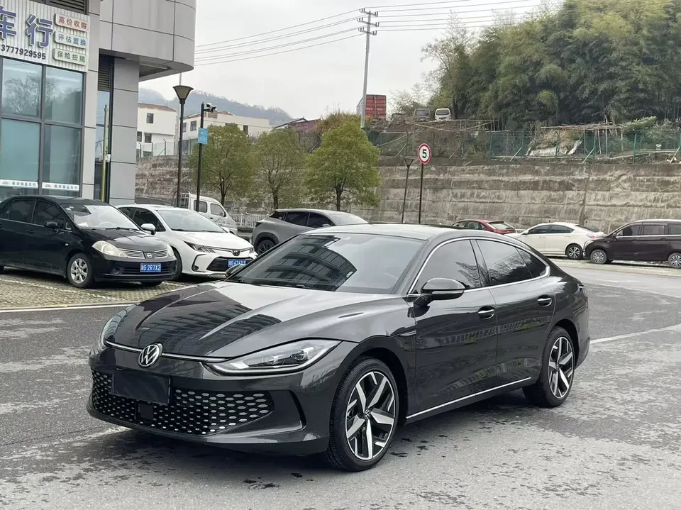 Volkswagen Lamando 2024 Lingdu Lingdu L 280TSI DSG Cool Edition 2024 — photo 1, buy with delivery to Moscow