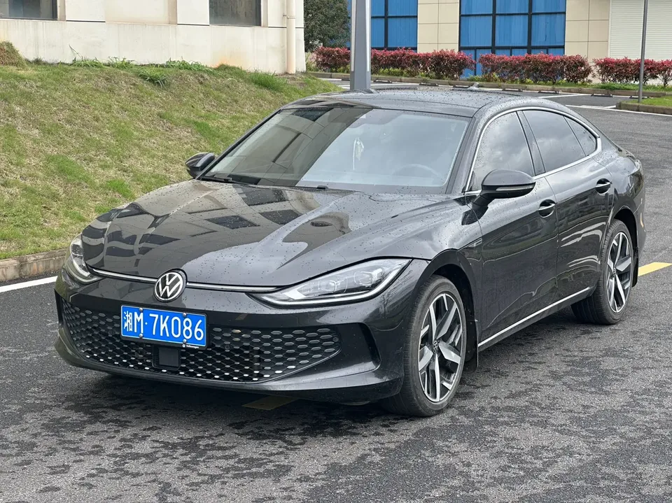 Volkswagen Lamando Lingdu 2024 2024 Lingdu Lingdu L 280TSI DSG Cool Edition 2024 — photo 1, buy with delivery to Moscow