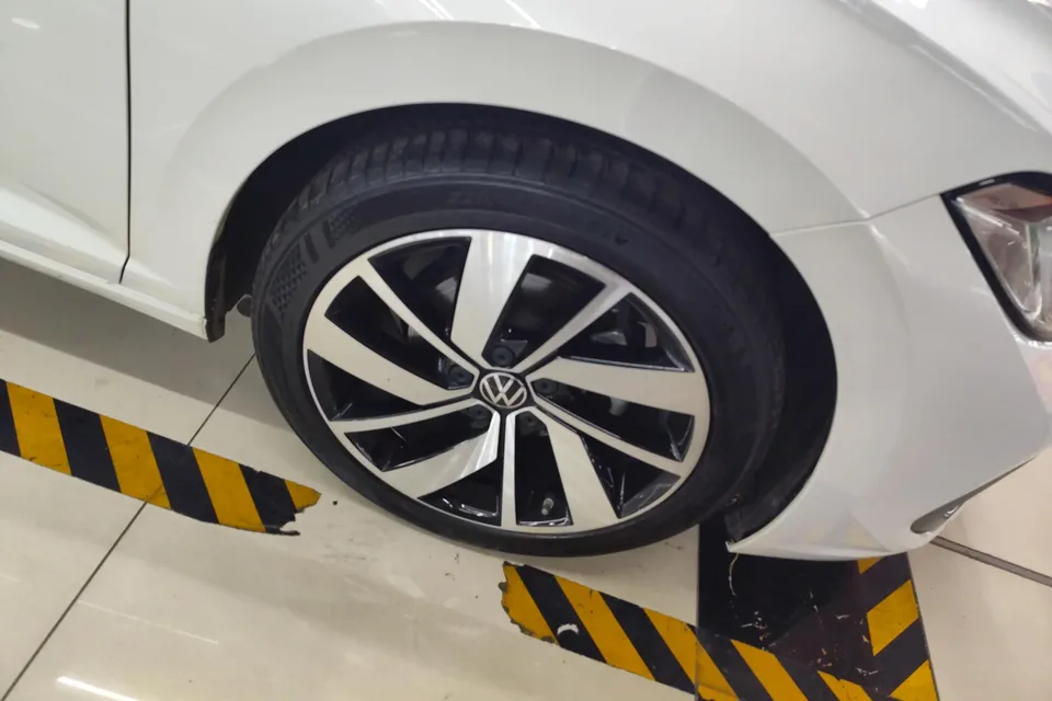 Volkswagen Sagitar 2023 Sagitar 300TSI DSG Excellence Edition 2023 — миниатюра 2