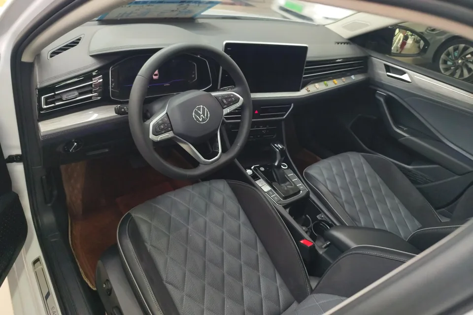 Volkswagen Sagitar 2023 Sagitar 300TSI DSG Excellence Edition 2023 — миниатюра 3