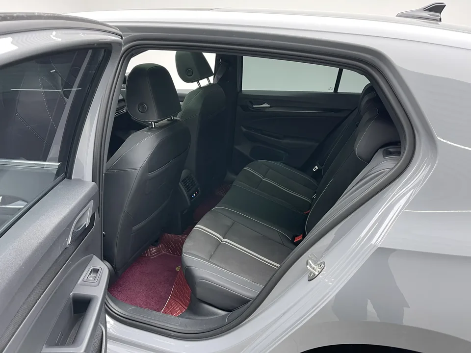 Volkswagen Golf golf 2023 280TSI DSG R-Line Lite 2024 — миниатюра 5