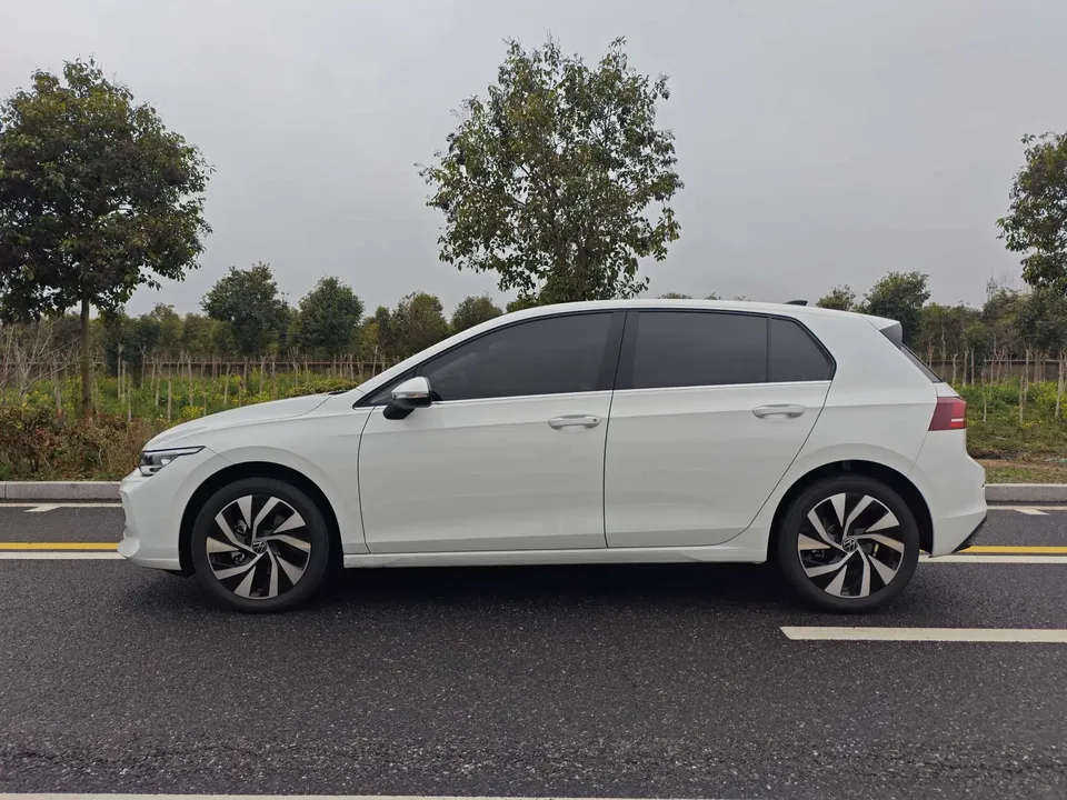 Volkswagen Golf 2026 Golf 300TSI Pro 2026 — миниатюра 3