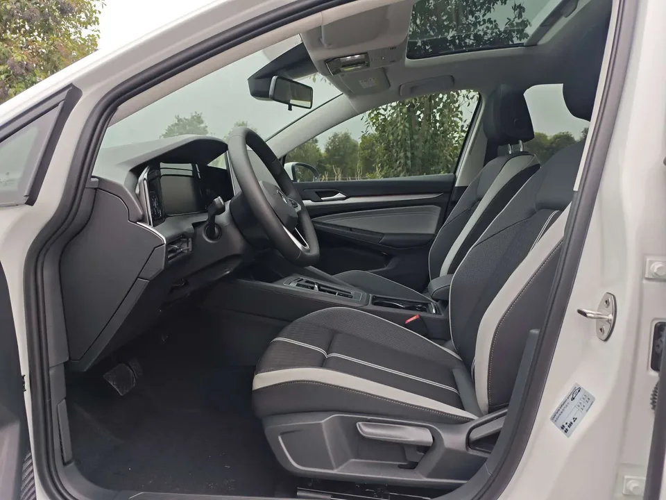 Volkswagen Golf 2026 Golf 300TSI Pro 2026 — миниатюра 4