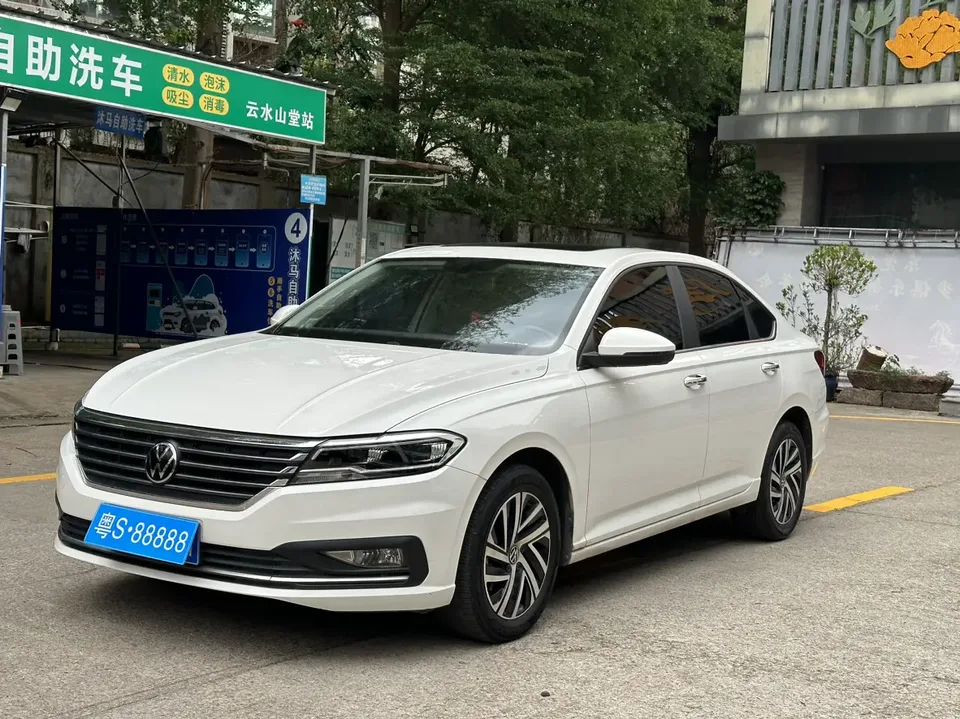 Volkswagen Lavida Lavida 2022 1.5L Automatic Comfort Edition 2022 — photo 1, buy with delivery to Moscow