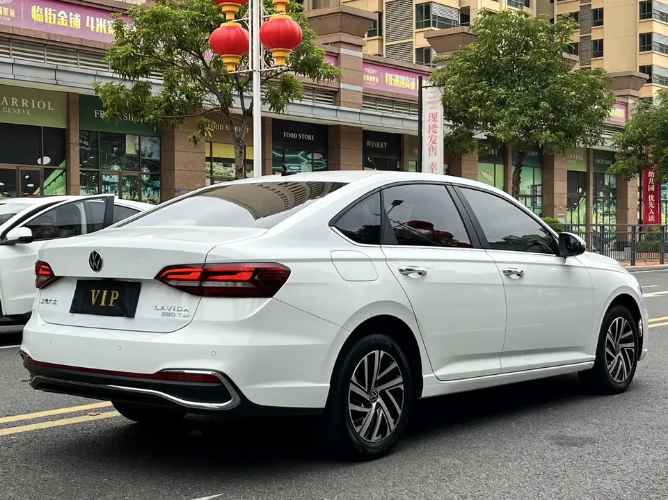 Volkswagen Lavida Lavida 2023 280TSI DSG Full Edition 2022 — миниатюра 2