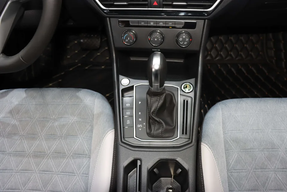 Volkswagen Lavida Lavida 2023 1.5L automatic full version 2022 — миниатюра 4
