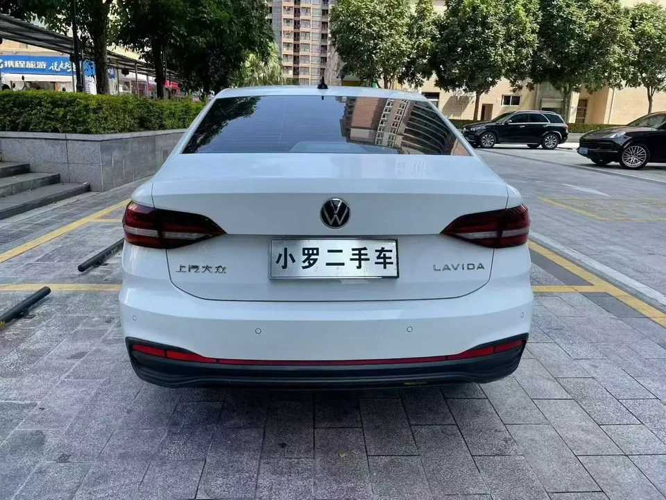 Volkswagen Lavida facelift 1.5L automatic 5 million version 2023 — миниатюра 2
