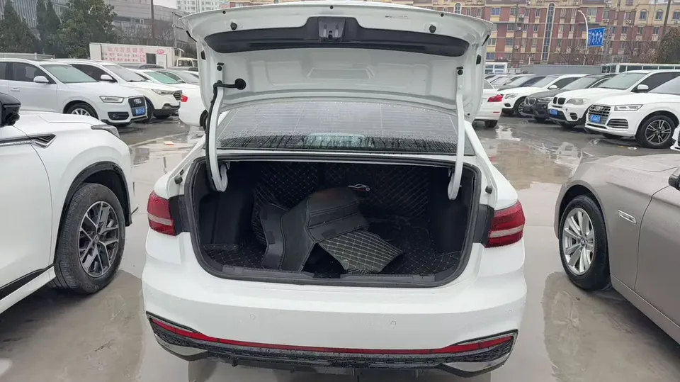 Volkswagen Lavida 300TSI DSG Starry Sky Edition 2023 — миниатюра 3