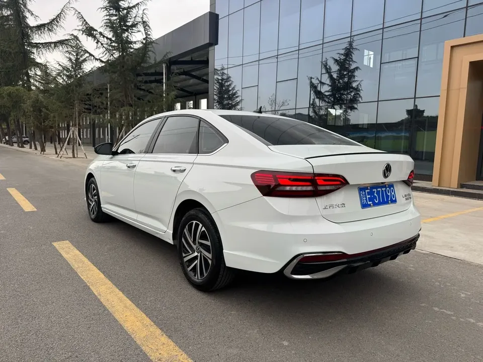 Volkswagen Lavida 300TSI DSG Full Edition 2023 — миниатюра 4