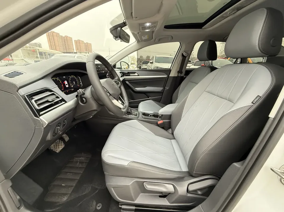 Volkswagen Lavida facelift 1.5L automatic 5 million version 2023 — миниатюра 4