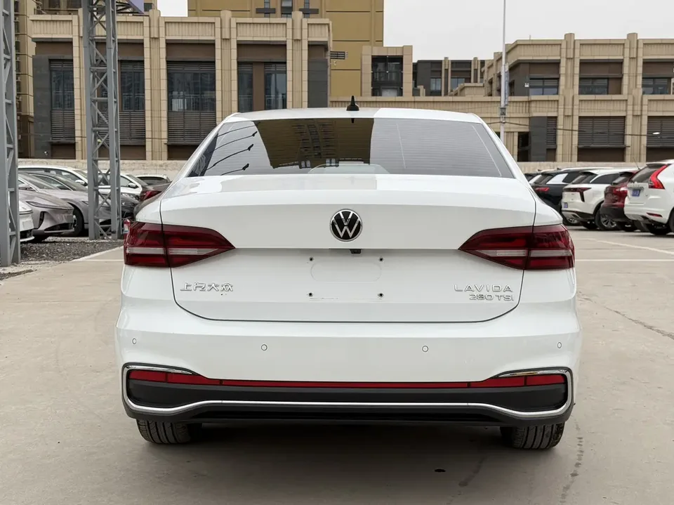 Volkswagen Lavida facelift 1.5L automatic 5 million version 2023 — миниатюра 5