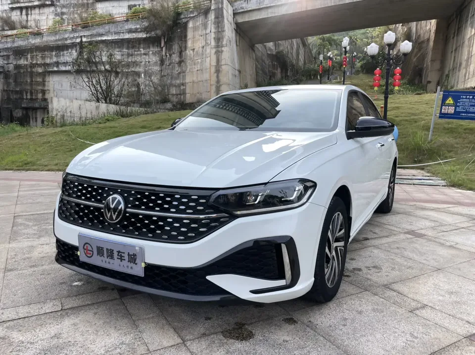 Volkswagen Lavida Lavida 2023 280TSI DSG Starry Sky Edition 2022 — photo 1, buy with delivery to Moscow