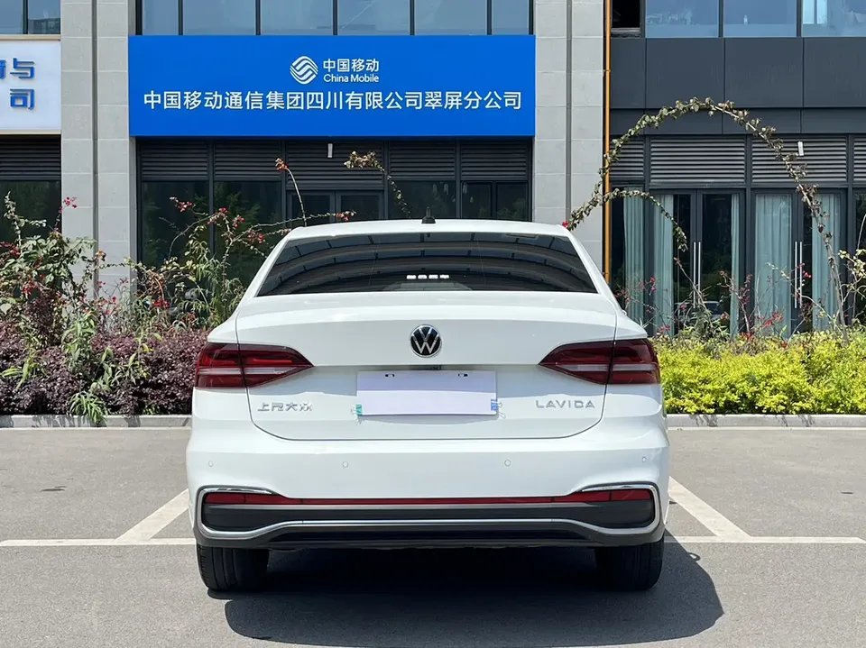 Volkswagen Lavida facelift 1.5L automatic full version 2022 — миниатюра 2