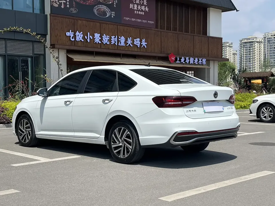 Volkswagen Lavida facelift 1.5L automatic full version 2022 — миниатюра 4