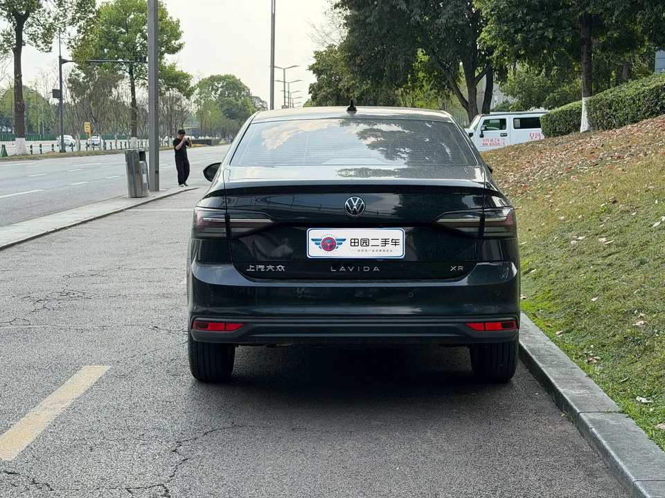Volkswagen Lavida Lavida 2023 cutting-edge 1.5L automatic outstanding new version 2023 — миниатюра 2