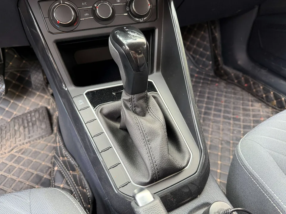 Volkswagen Lavida Lavida 2023 cutting-edge 1.5L automatic outstanding new version 2023 — миниатюра 3