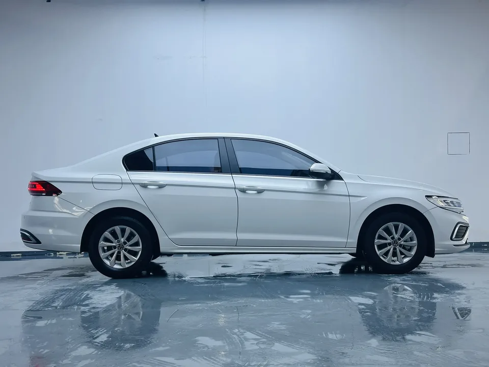 Volkswagen Bora Bora 2023 1.5L Automatic Limited Edition 2023 — миниатюра 2