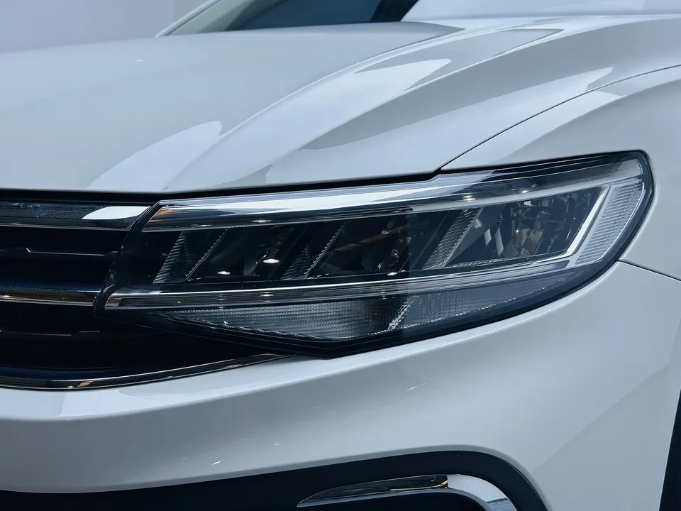 Volkswagen Bora Bora 2023 1.5L Automatic Limited Edition 2023 — миниатюра 3