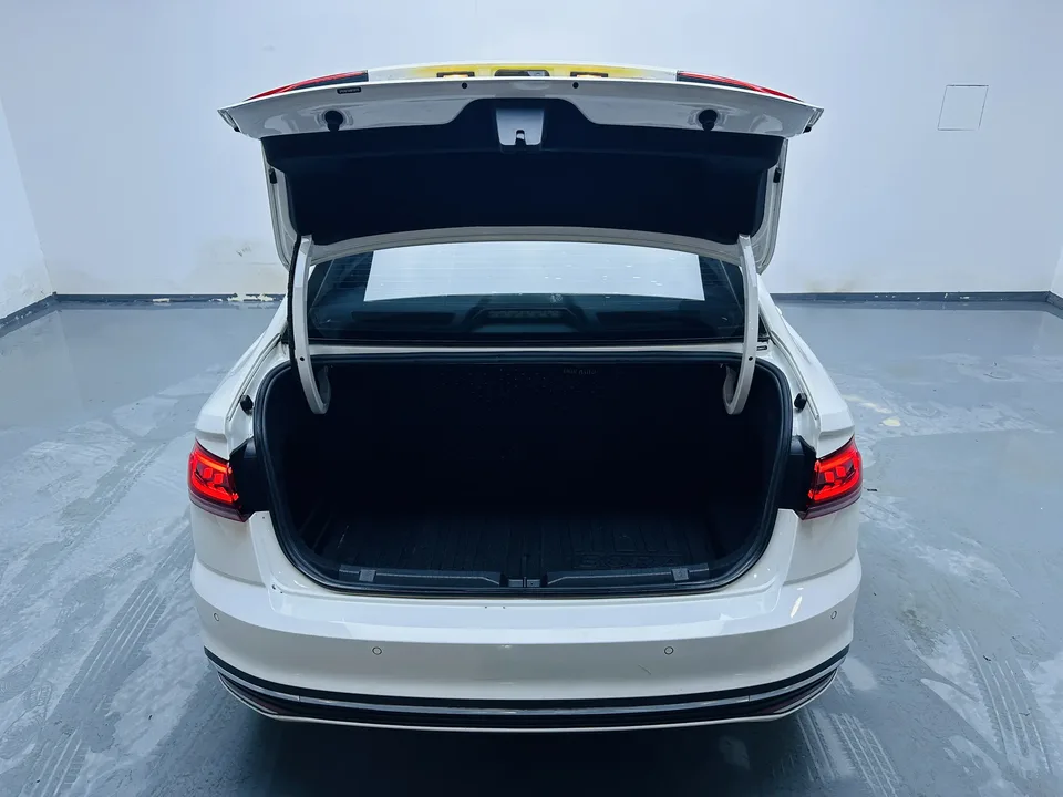 Volkswagen Bora Bora 2023 1.5L Automatic Limited Edition 2023 — миниатюра 5