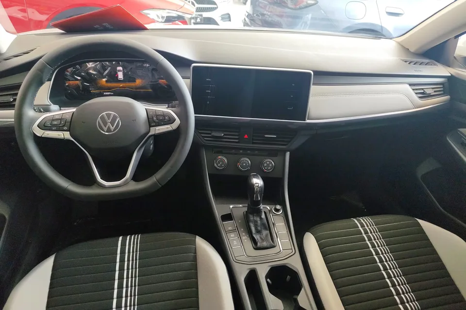 Volkswagen Bora Bora 2023 1.5L Automatic Limited Edition 2023 — миниатюра 5