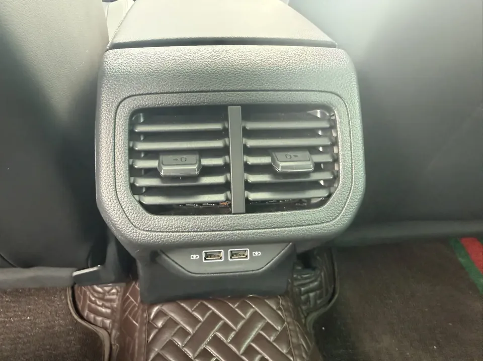Volkswagen Bora 300TSI DSG Premium Edition 2023 — миниатюра 3
