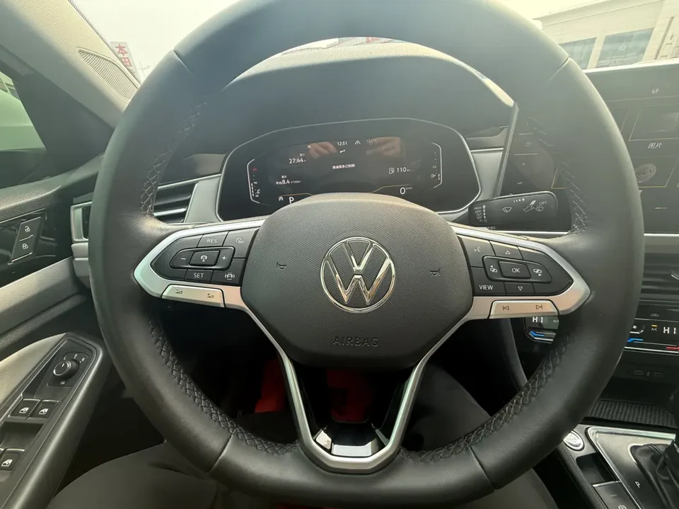 Volkswagen Bora 300TSI DSG Premium Edition 2023 — миниатюра 4