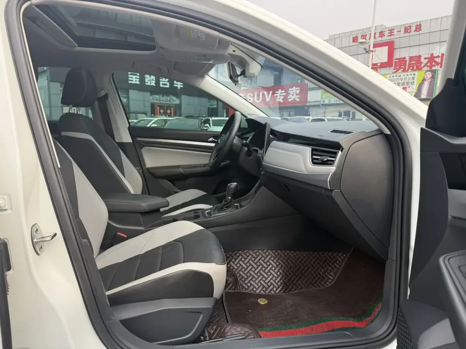 Volkswagen Bora 300TSI DSG Premium Edition 2023 — миниатюра 5