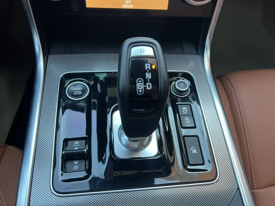 Jaguar XEL Jaguar XEL 2024 2.0T 250PS R-DYNAMIC S Progressive Sports Edition 2023 — thumbnail 4