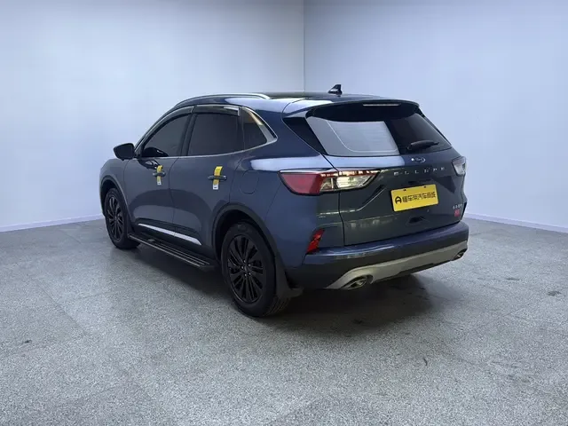 Ford Escape 2024 EcoBoost 245 2WD Premium Edition 2024 — миниатюра 2