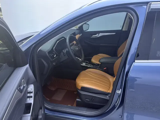 Ford Escape 2024 EcoBoost 245 2WD Premium Edition 2024 — миниатюра 5